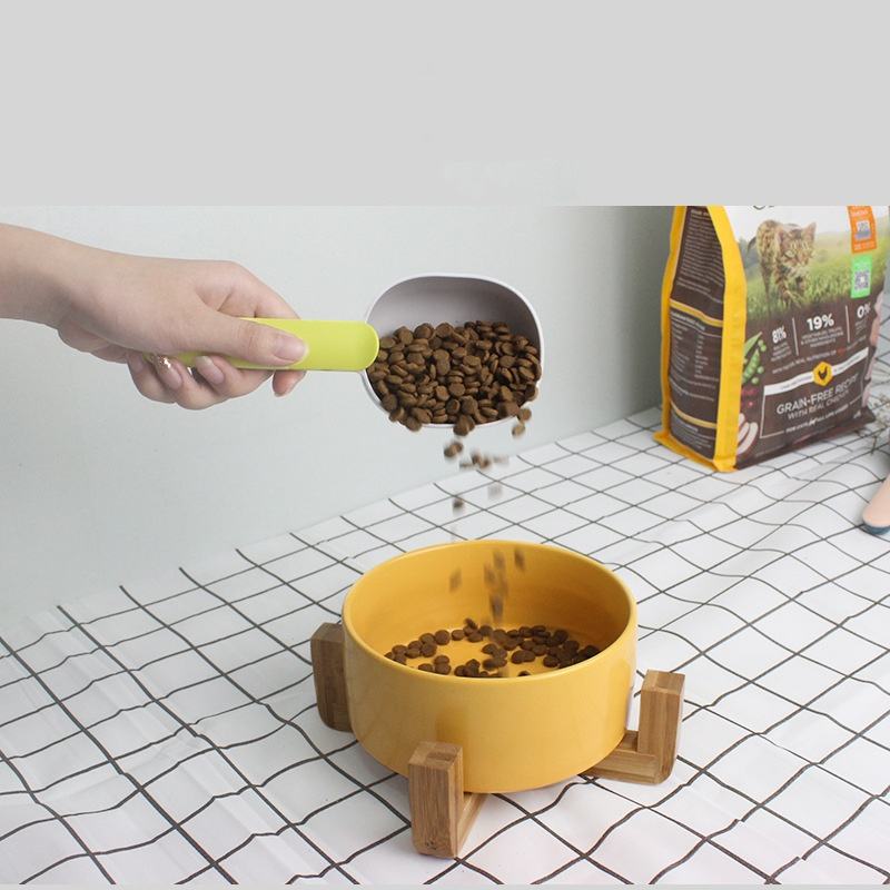 Wielofunkcyjna Łopatka do Karm – Self Feed Spoon recenzja i cena
